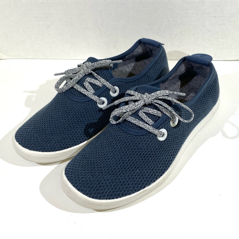 Allbirds Tree Skimmers Men’s Size 8 in Kauri Marine Blue.